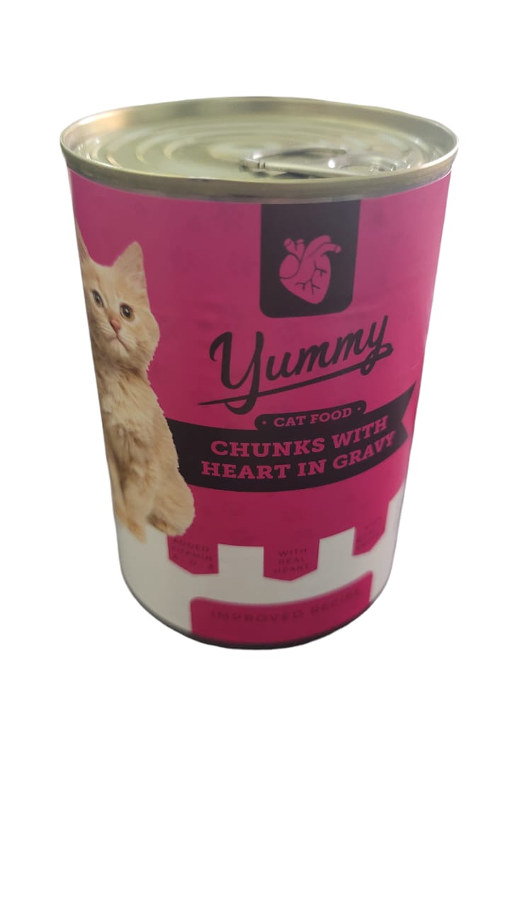 Yummy cat wet food chunks With Heart In Gravy